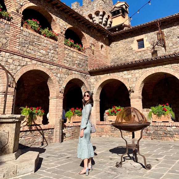 Meet your Posher, Jenny - Picture 2 of 3